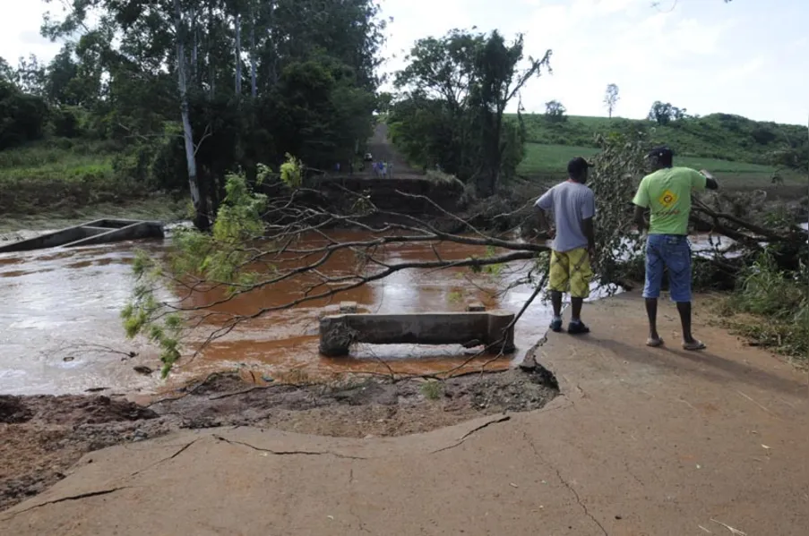 Dois dias após temporal, moradores da zona rural permanecem isolados