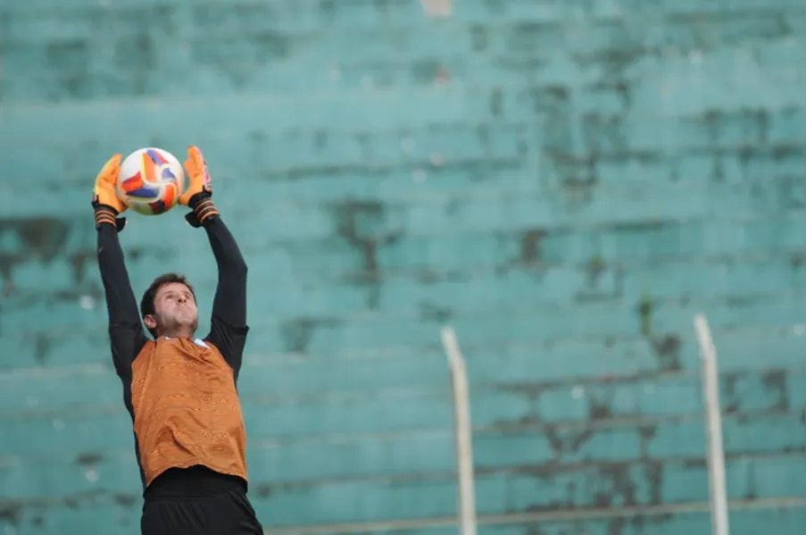 Marcelo quer manter rotina de sucesso de goleiros no Londrina