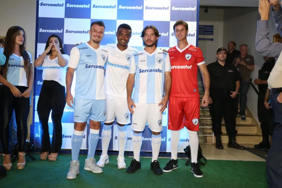 Nova camisa homenageia fundação do Londrina