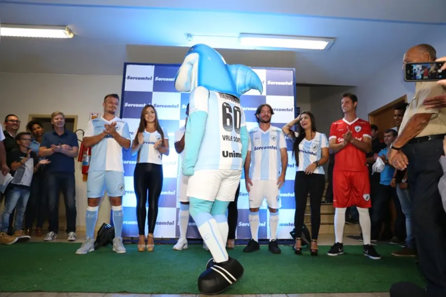 Nova camisa homenageia fundação do Londrina