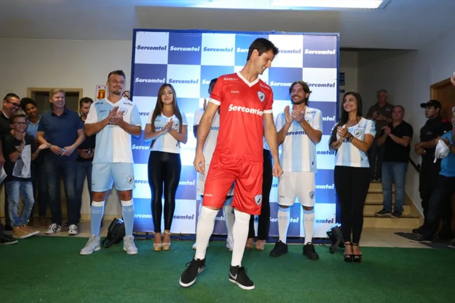 Nova camisa homenageia fundação do Londrina