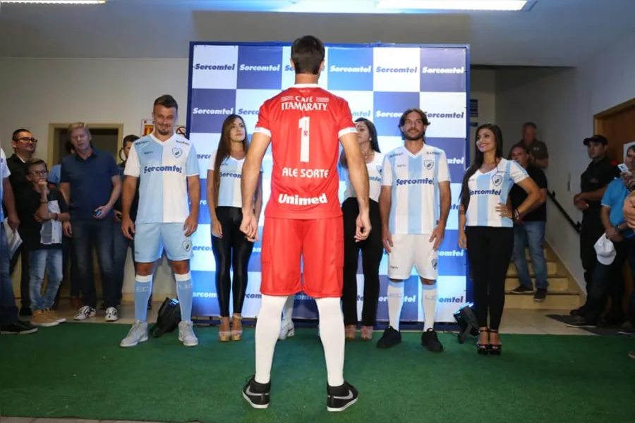 Nova camisa homenageia fundação do Londrina
