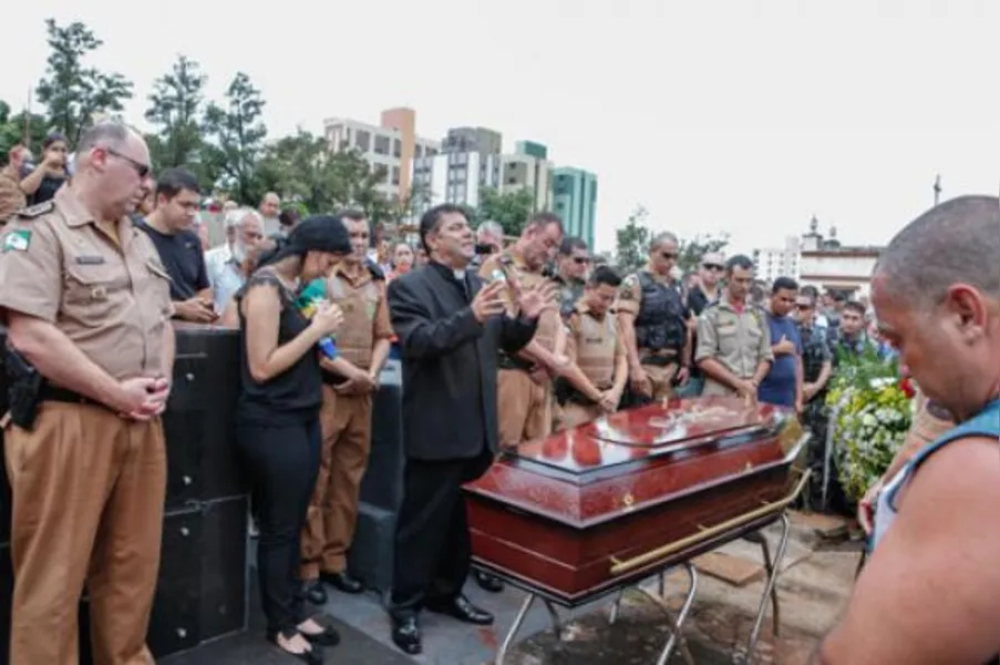 PM morto em atentado é sepultado em Londrina