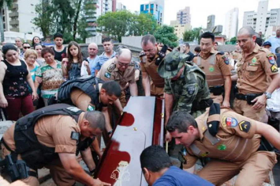 PM morto em atentado é sepultado em Londrina