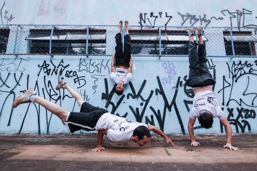 Amantes do Parkour se aventuram por Londrina