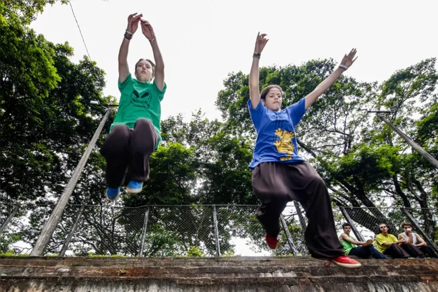 Amantes do Parkour se aventuram por Londrina