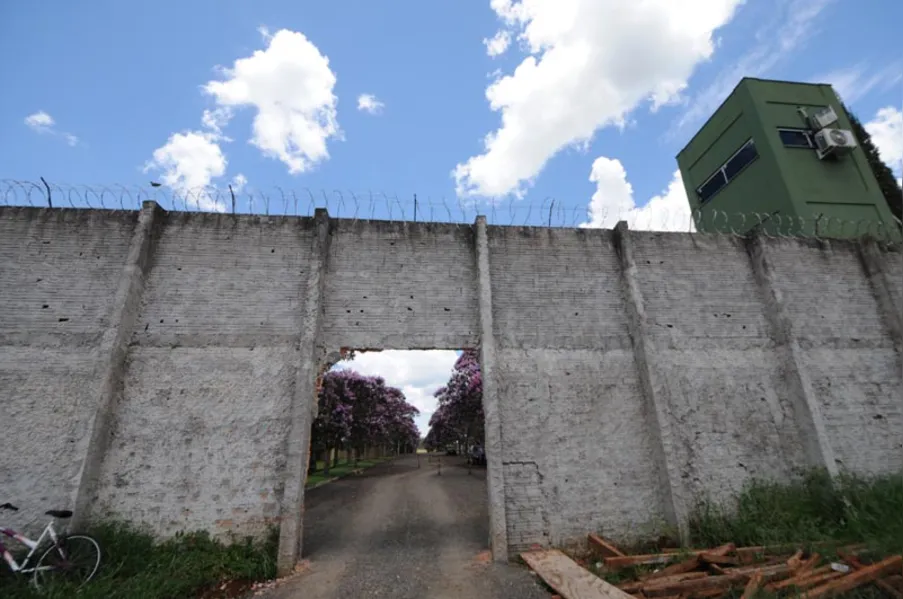 Avenida continua alagada após chuvas em Rolândia