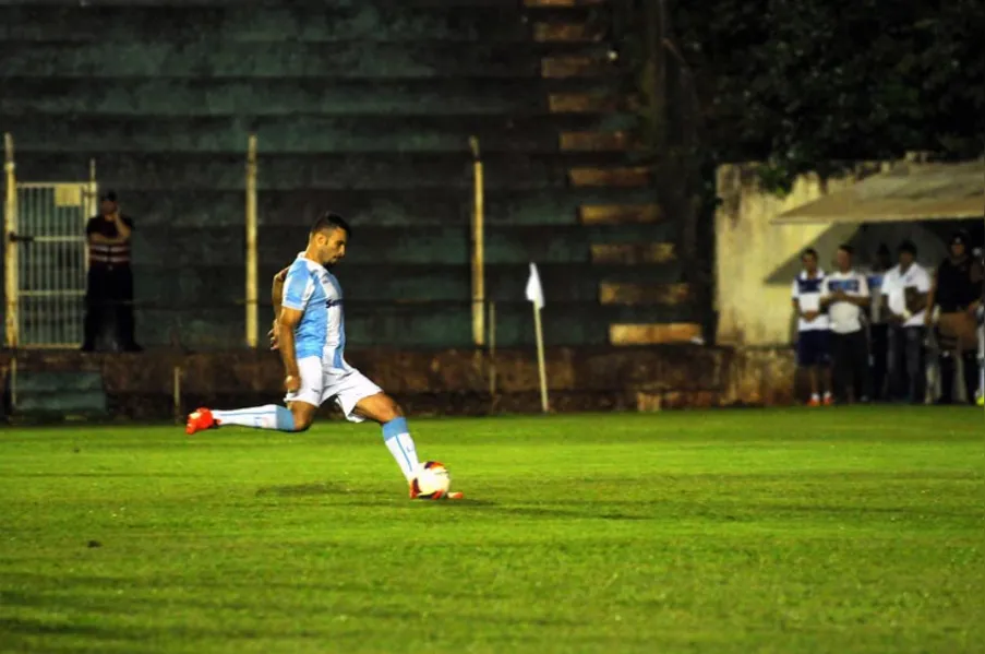 Londrina vence Toledo e segue 100% no Estadual