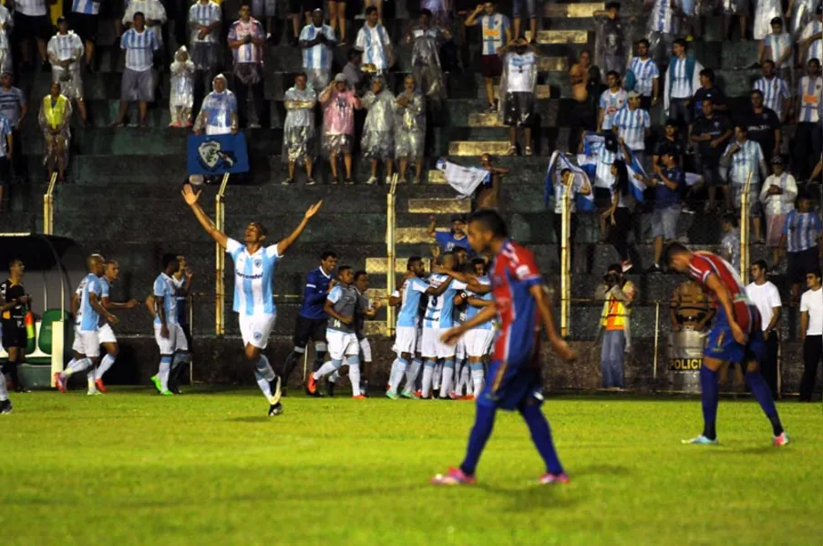 Londrina vence Toledo e segue 100% no Estadual