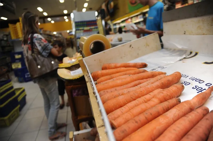 Alimentos e transportes aceleram inflação de janeiro