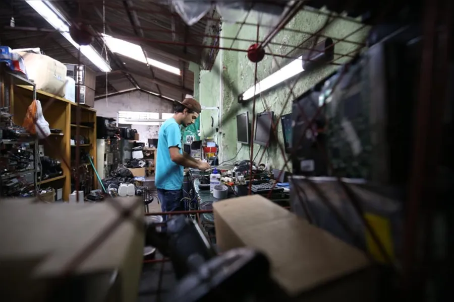 E-lixo recolhe 60 toneladas de resíduos eletrônicos por mês