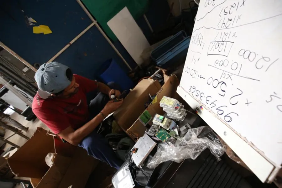 E-lixo recolhe 60 toneladas de resíduos eletrônicos por mês