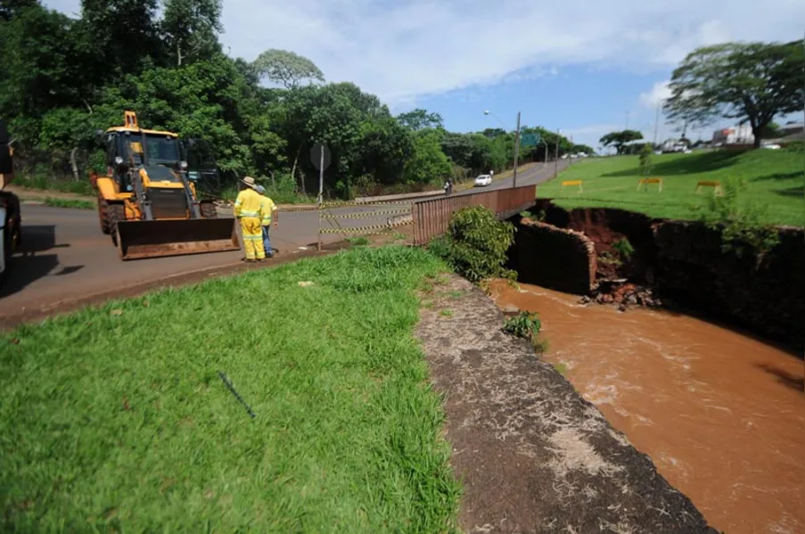 CMTU interdita ponte no Jardim Califórnia