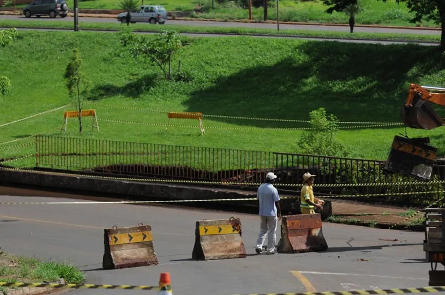 CMTU interdita ponte no Jardim Califórnia