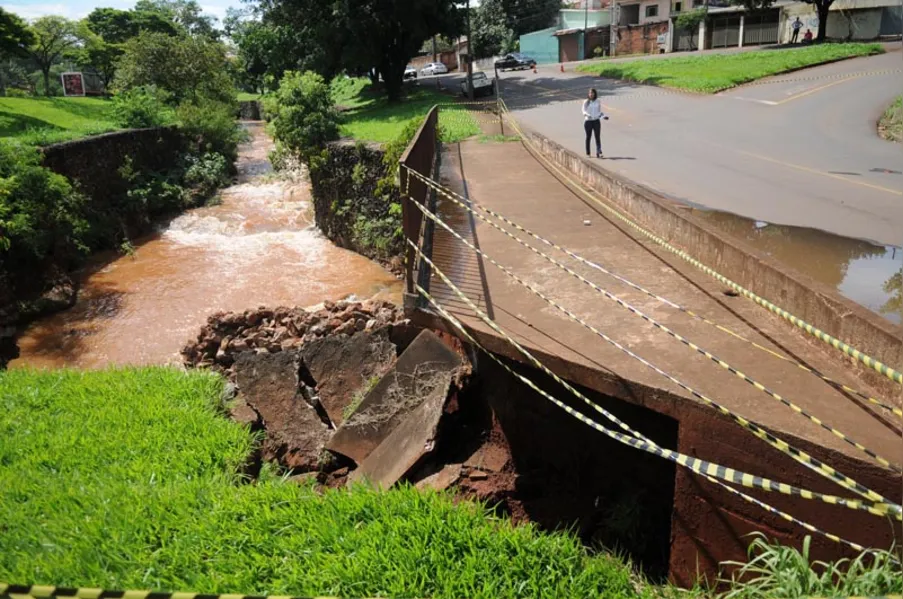 CMTU interdita ponte no Jardim Califórnia