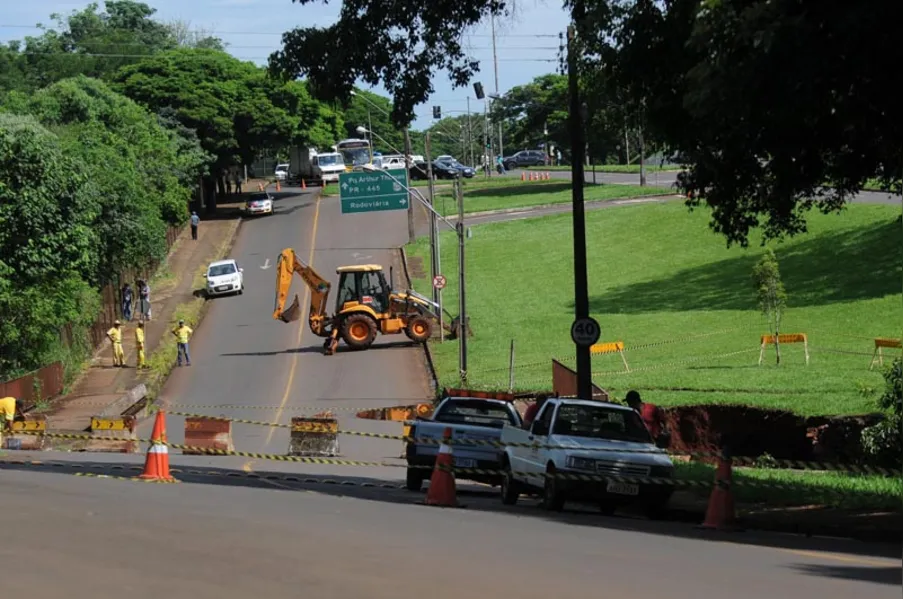 CMTU interdita ponte no Jardim Califórnia