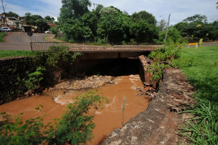 CMTU interdita ponte no Jardim Califórnia