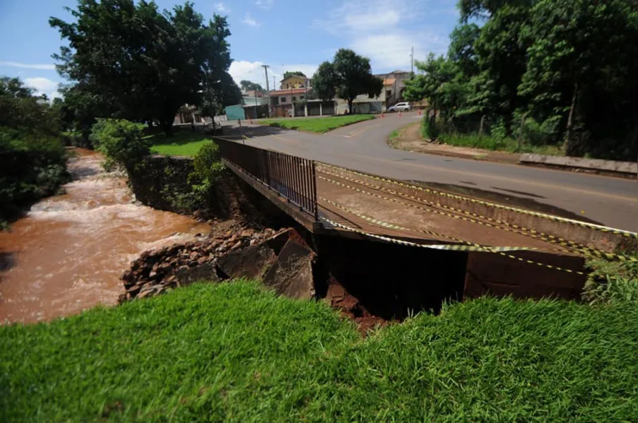CMTU interdita ponte no Jardim Califórnia