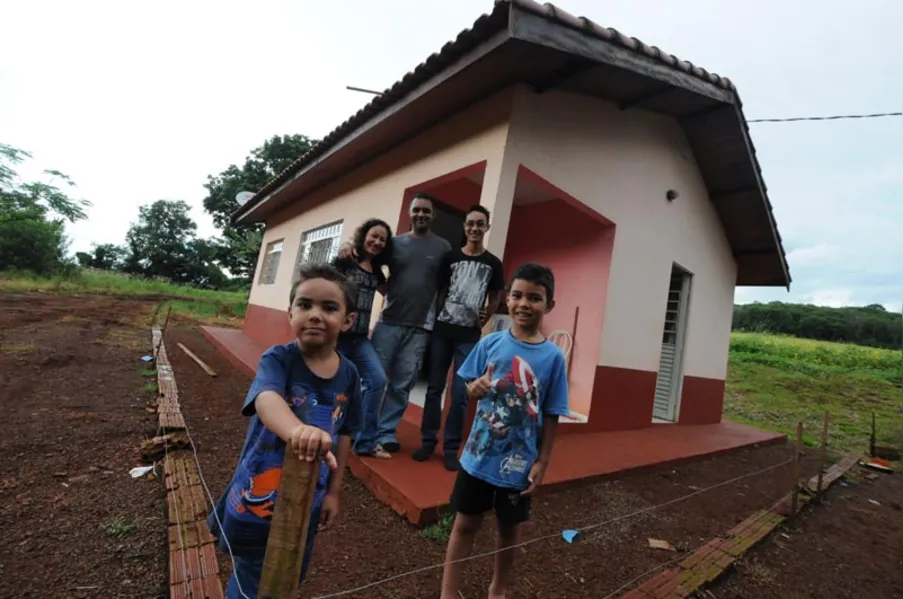 Casa nova para pequenos agricultores de Londrina