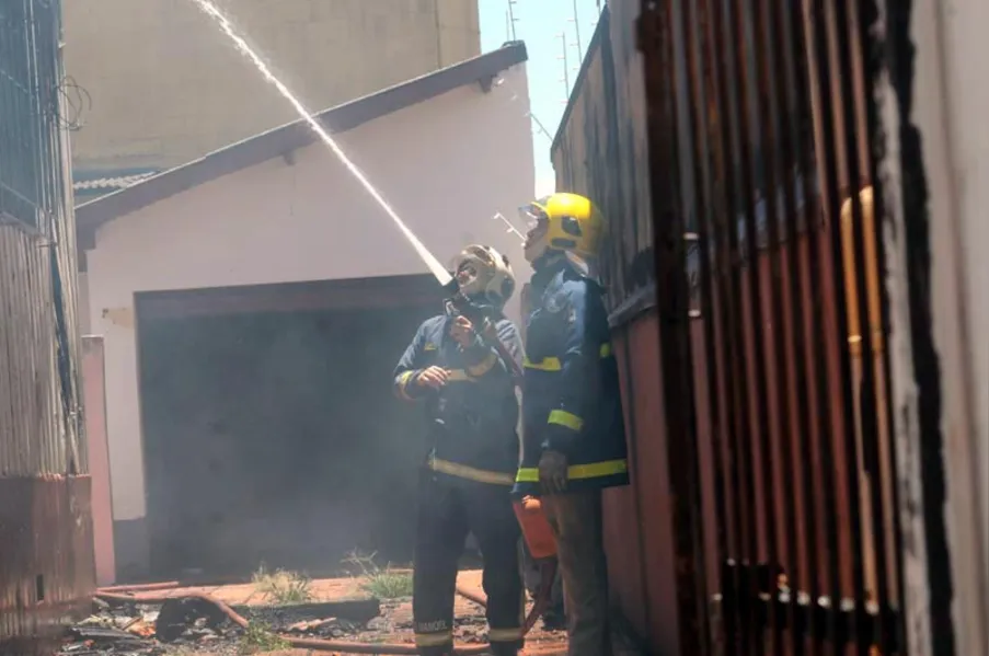 Incêndios danificam imóveis na região central