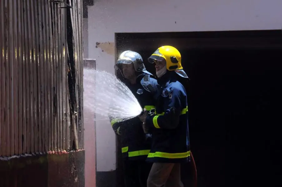 Incêndios danificam imóveis na região central