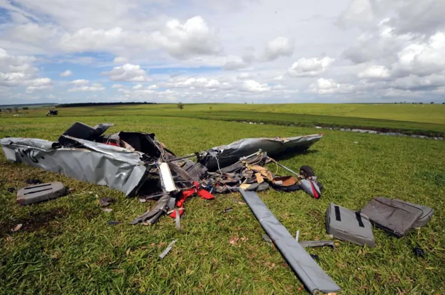 Casal morre em queda de aeronave na região de Londrina