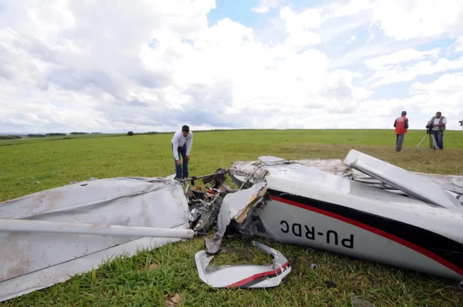 Casal morre em queda de aeronave na região de Londrina