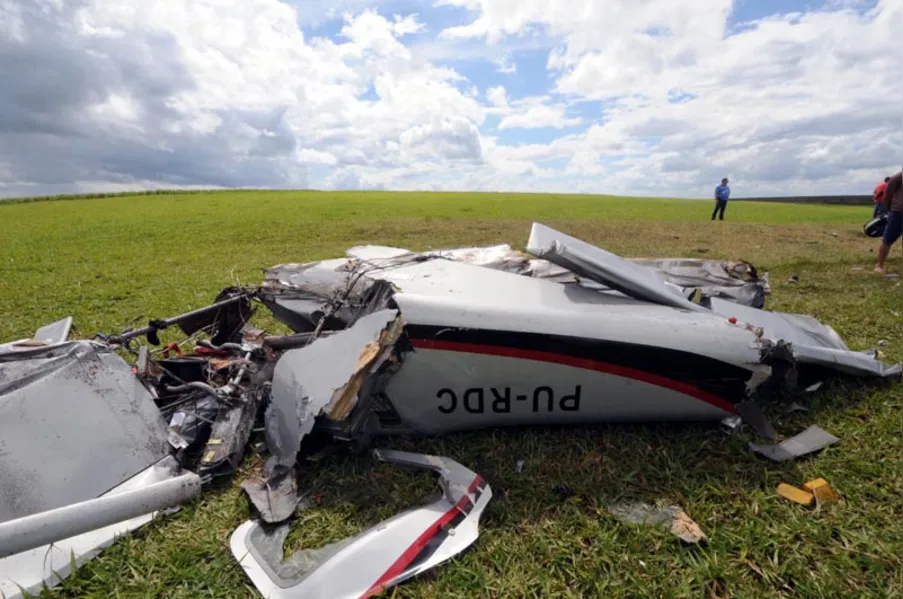 Casal morre em queda de aeronave na região de Londrina