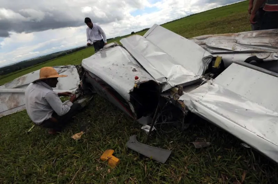 Casal morre em queda de aeronave na região de Londrina