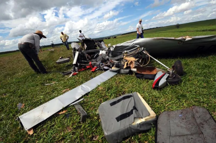Casal morre em queda de aeronave na região de Londrina