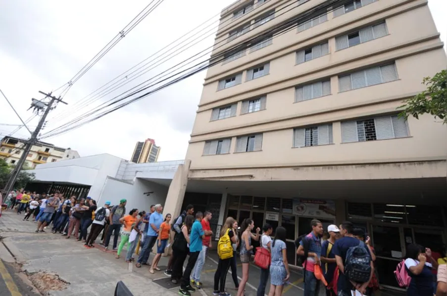 Usuários enfrentam filas para cadastro no Passe Livre