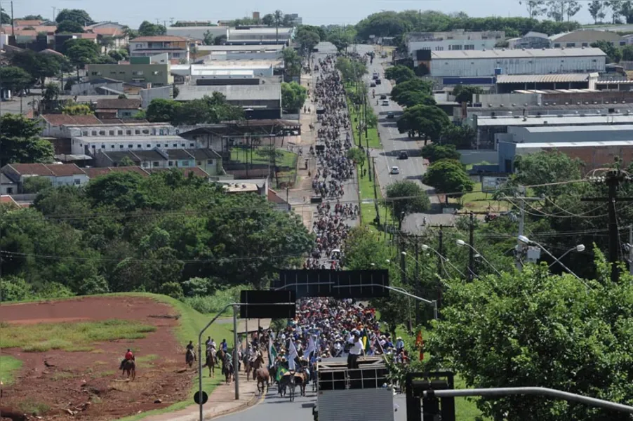 Cavaleiros e amazonas tomam as ruas de Londrina