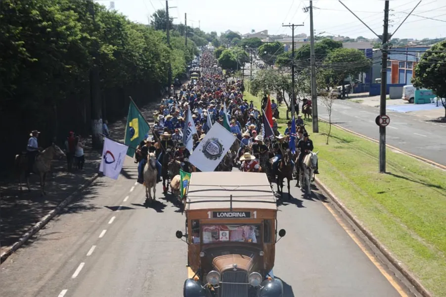 Cavaleiros e amazonas tomam as ruas de Londrina