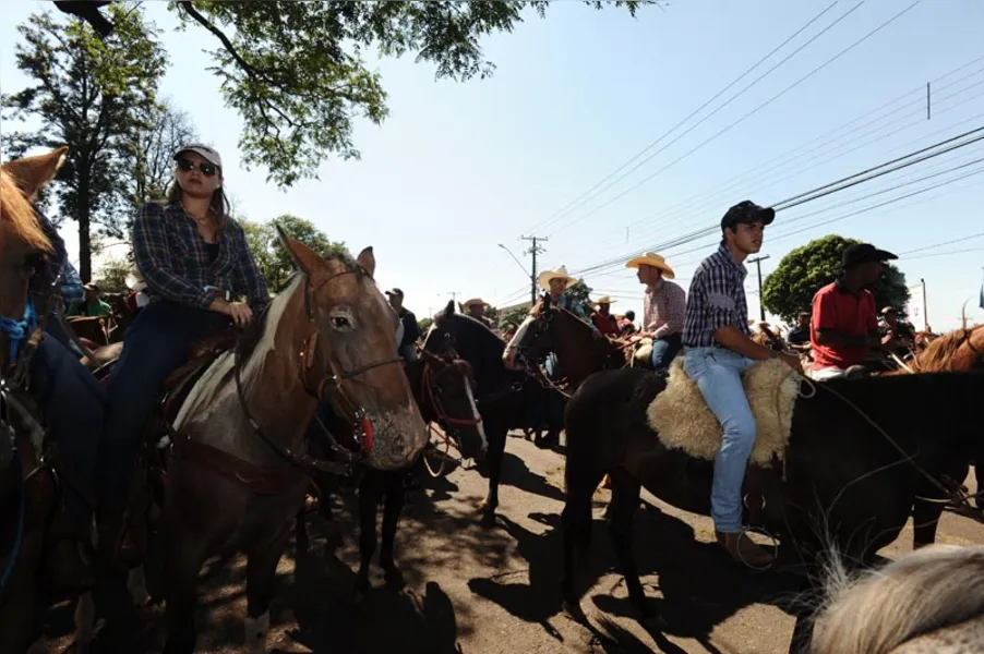 Cavaleiros e amazonas tomam as ruas de Londrina