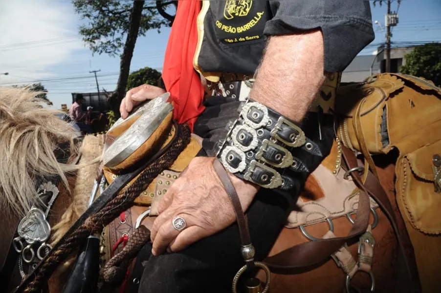 Cavaleiros e amazonas tomam as ruas de Londrina