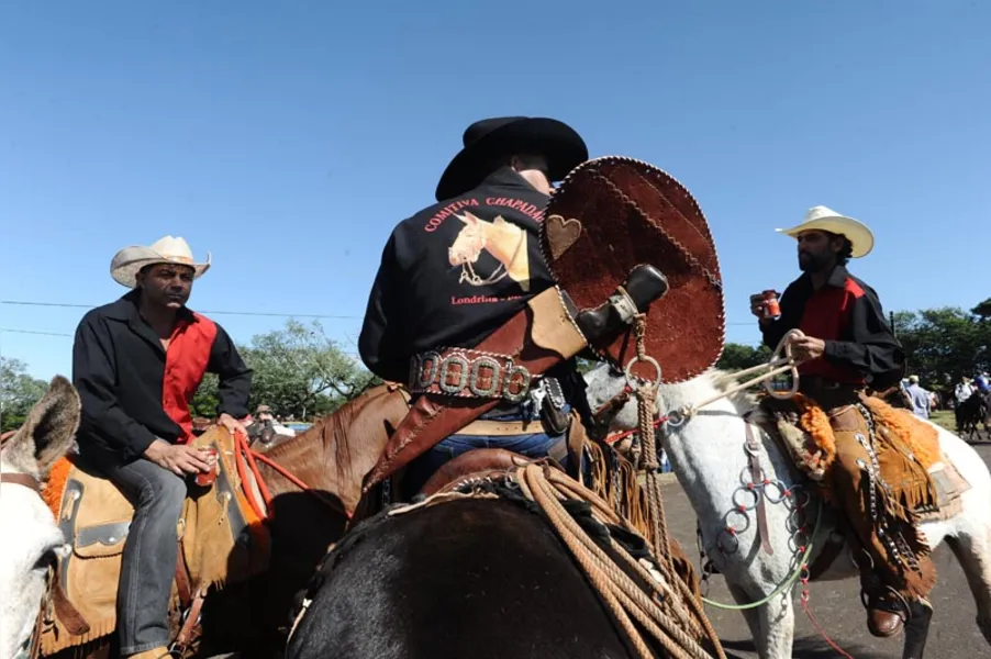 Cavaleiros e amazonas tomam as ruas de Londrina