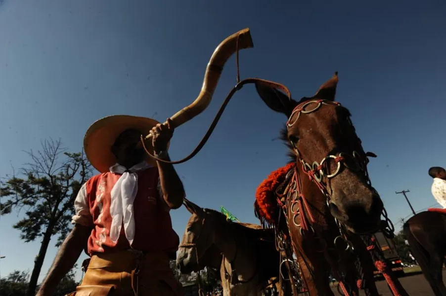 Cavaleiros e amazonas tomam as ruas de Londrina