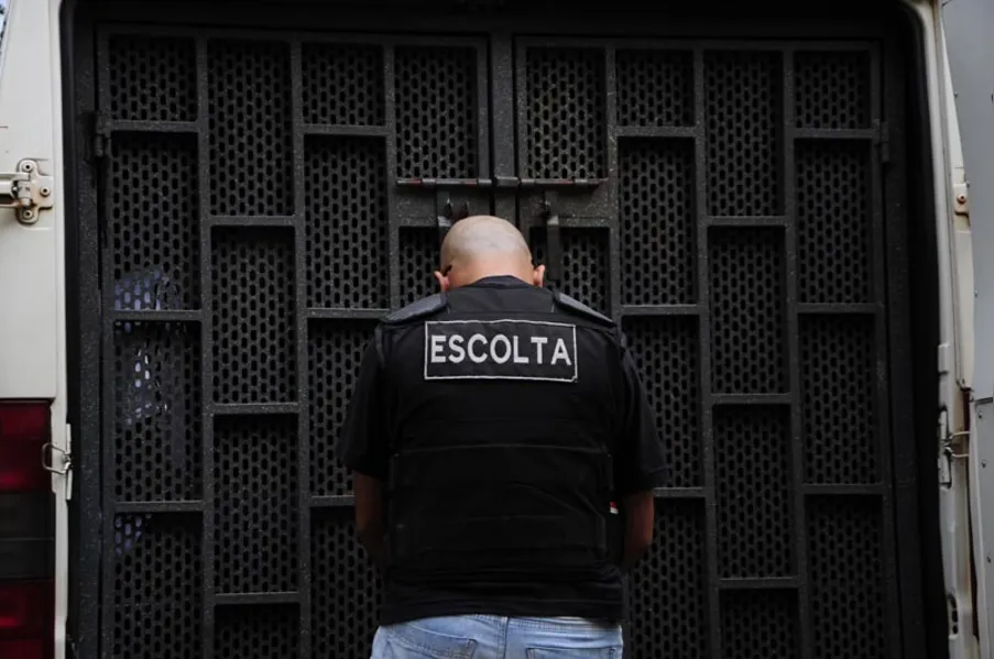 Delator reafirma suposta ingerência política na Receita