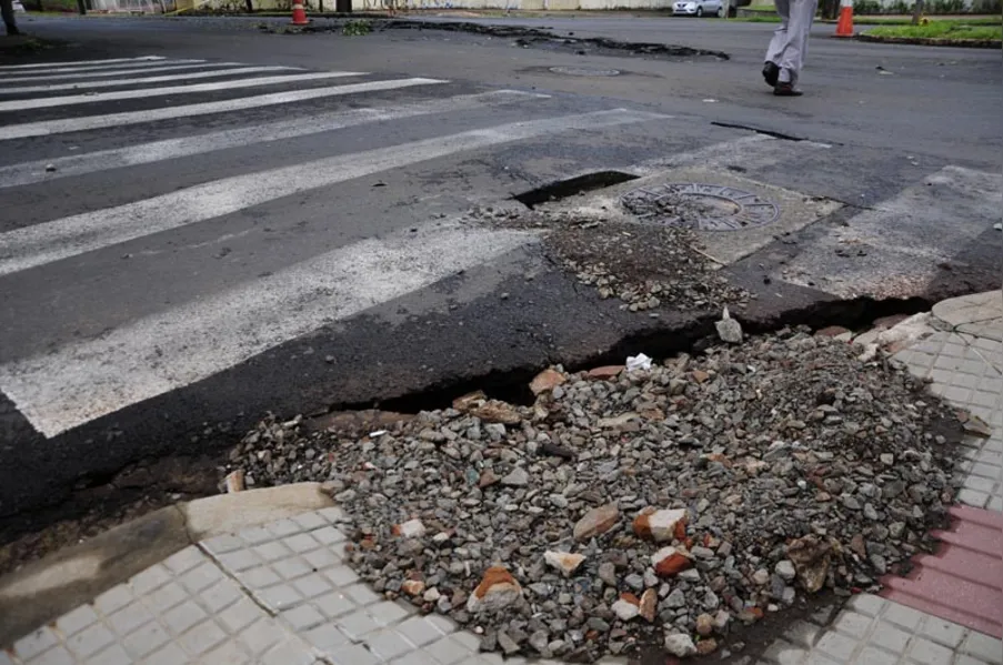 Temporal causa estragos em Londrina
