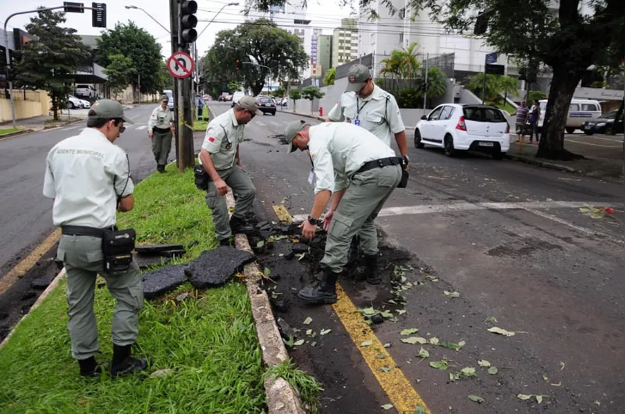 Temporal causa estragos em Londrina