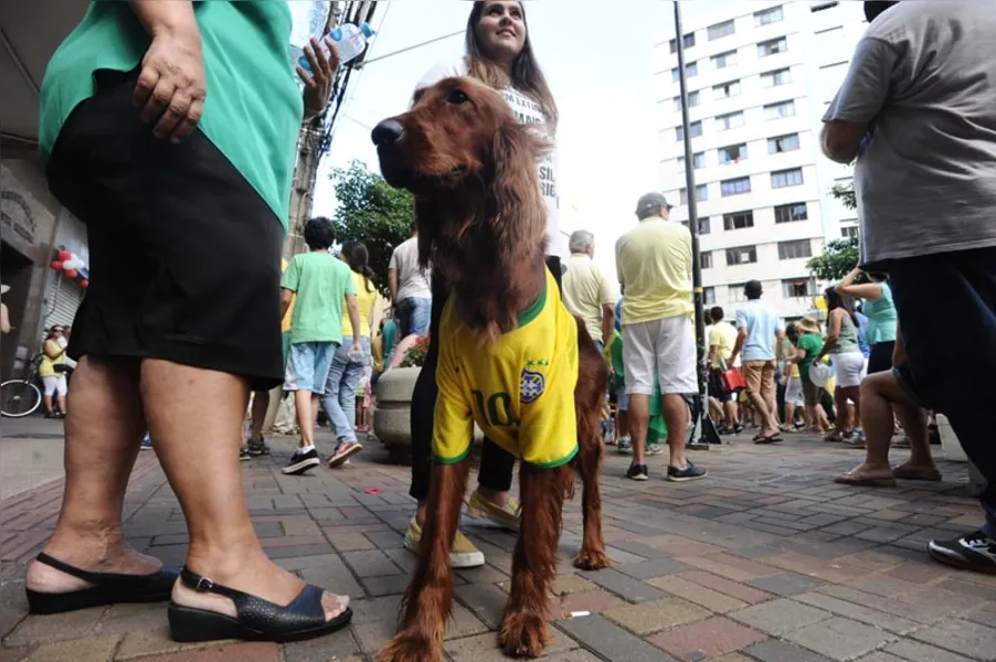 90 mil marcham contra Dilma em Londrina