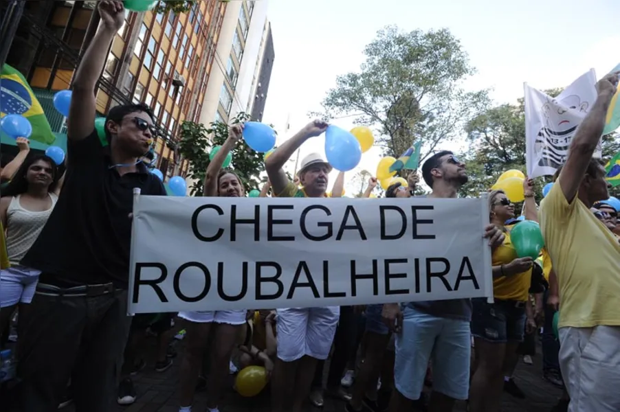 Manifestação em Londrina termina com 90 mil pessoas, afirma PM
