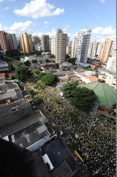 90 mil marcham contra Dilma em Londrina