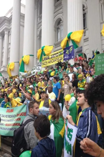 Manifestação em Londrina termina com 90 mil pessoas, afirma PM