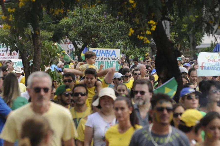Críticas a Lula, Dilma e ao PT e apoio Moro
