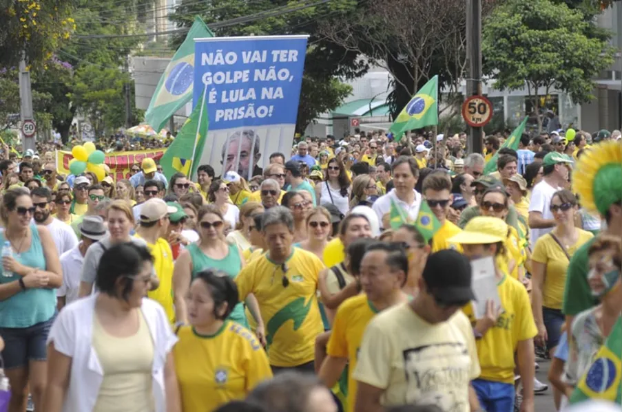 Críticas a Lula, Dilma e ao PT e apoio Moro