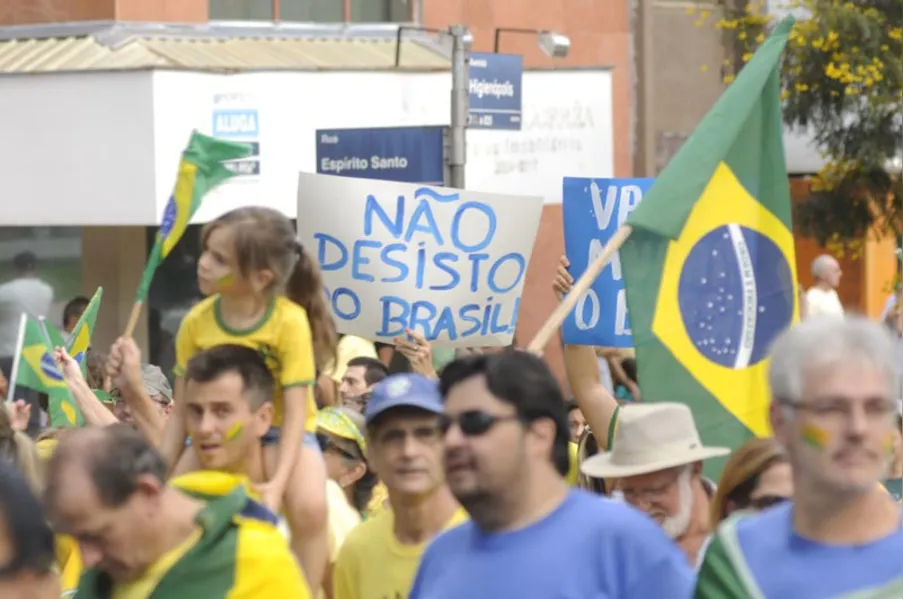 Críticas a Lula, Dilma e ao PT e apoio Moro