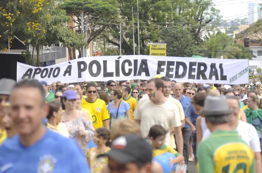 Críticas a Lula, Dilma e ao PT e apoio Moro