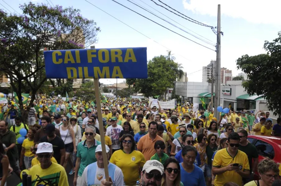 Críticas a Lula, Dilma e ao PT e apoio Moro