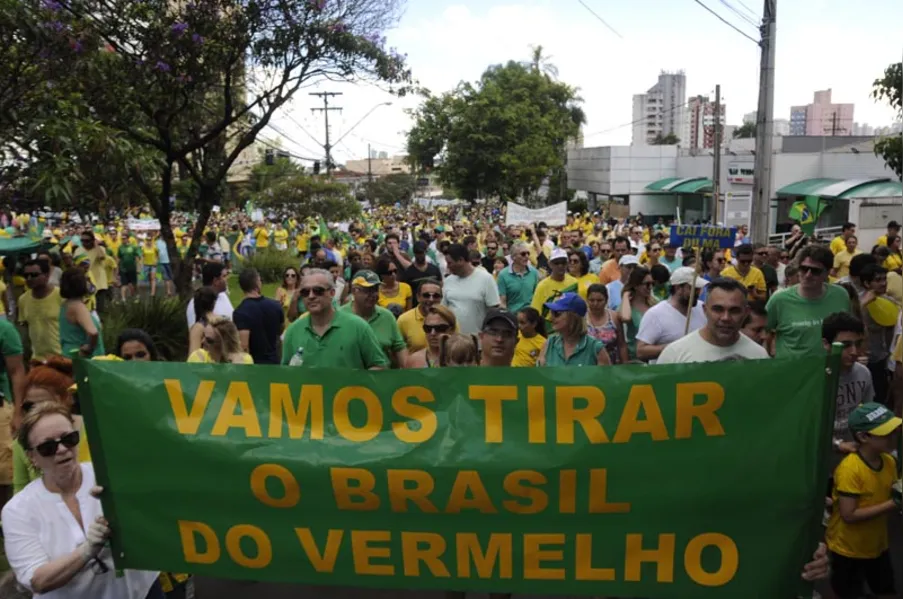 Críticas a Lula, Dilma e ao PT e apoio Moro